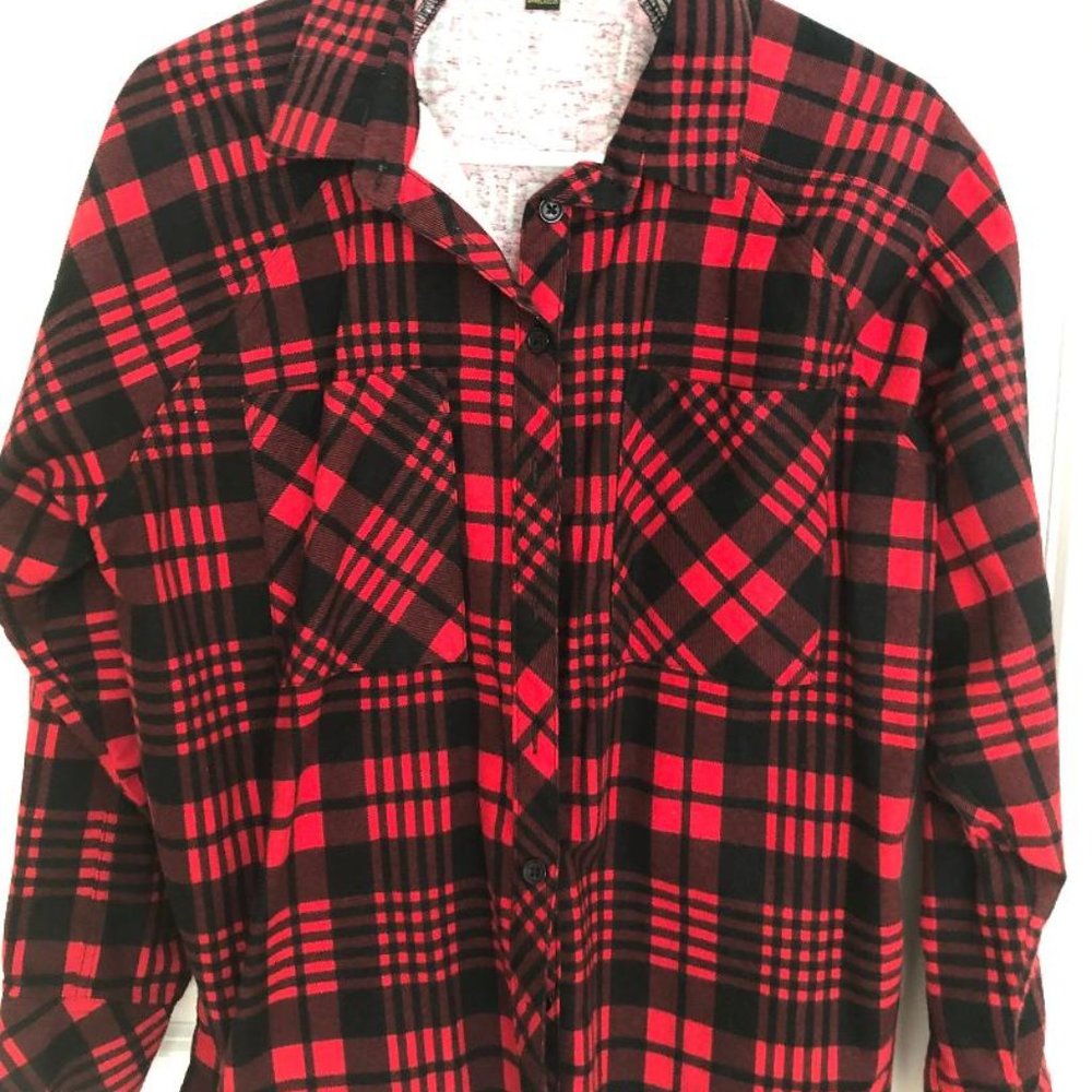 TAXI Black/Red Plain Button Down - M